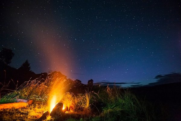 Ночное небо у костра