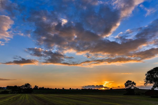 Летнее небо закат