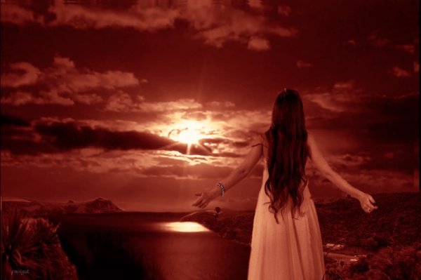 Девушка уходит гиф