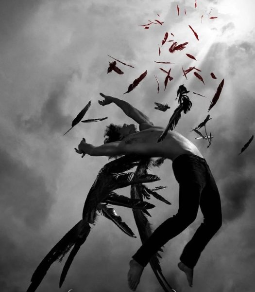 Девушка падает