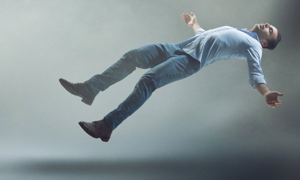 Девушка в полете