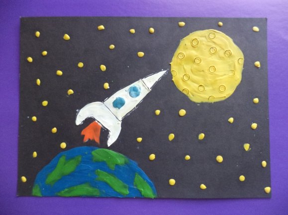Звездное небо старшая группа. Пластилинография для детей ракета космос. Ракета в космосе пластилинография. Пластилинография в детском саду старшая группа космос.