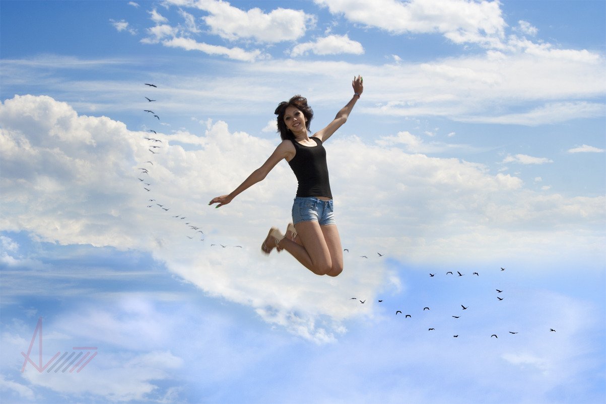 Витает запах воздухе. Девушка летает. Девушка в прыжке. Девочка летает. Девушка и небо.