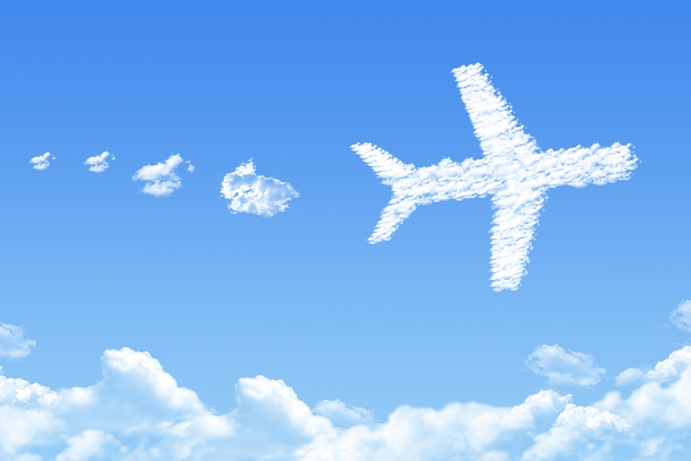 Песня небо детская облака. Самолет в небе. Самолет на фоне неба. Самолет в небе без облаков. Самолет в голубом небе.