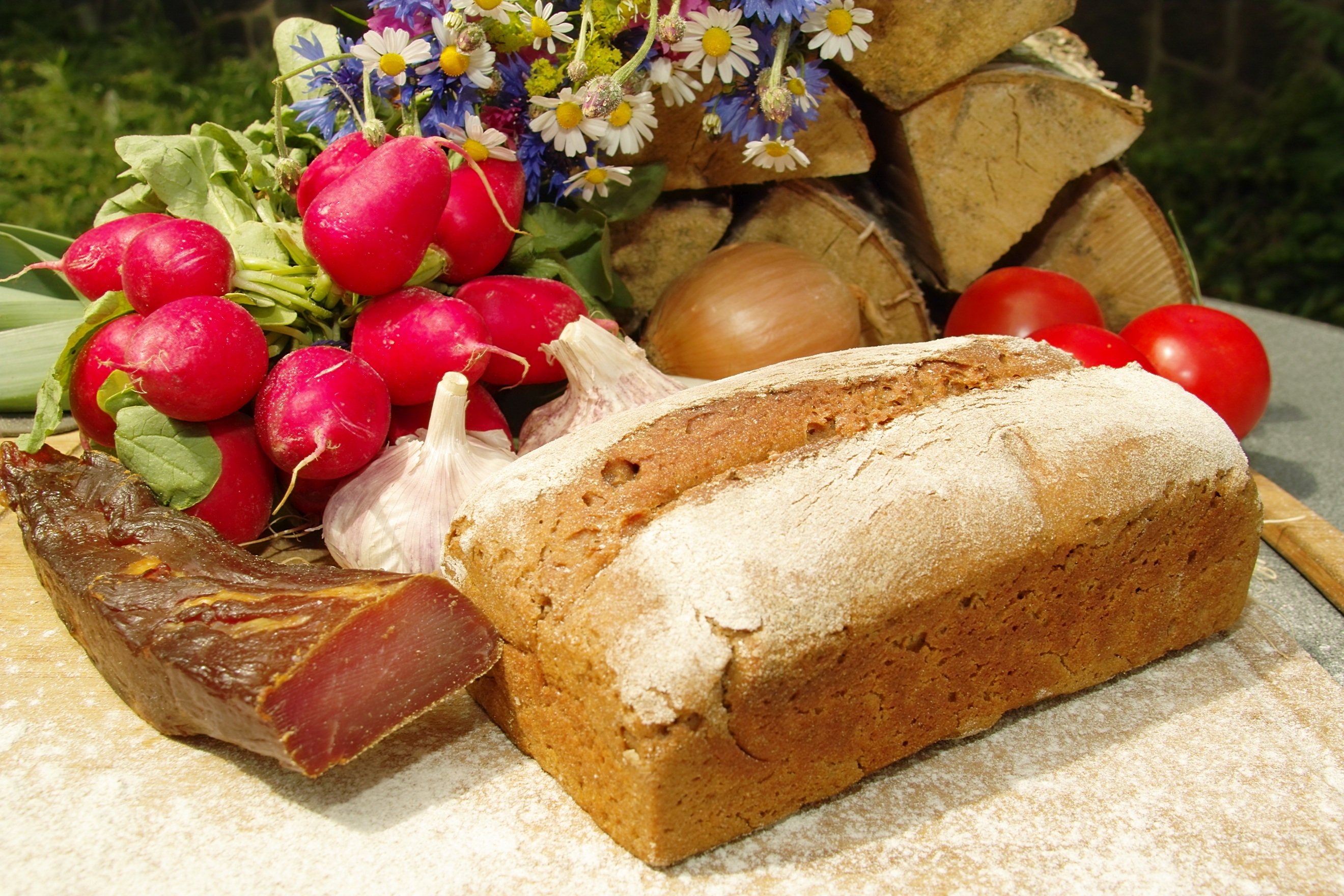 Хлеб на поминках. Хлеб. Хлеб Буханка. Композиция из хлеба. Хлеб природа.