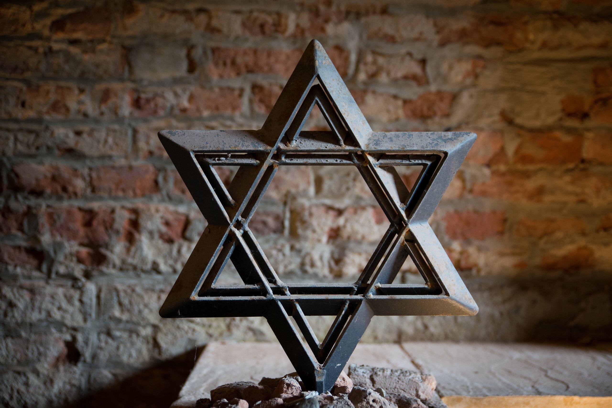 Шестиконечная звезда. Маген Давид Холокост. Звезда Давида фото. Шестиконечная звезда символ Холокоста.