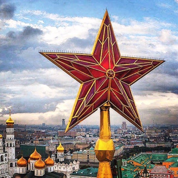 Красная Рубиновая звезда Кремль