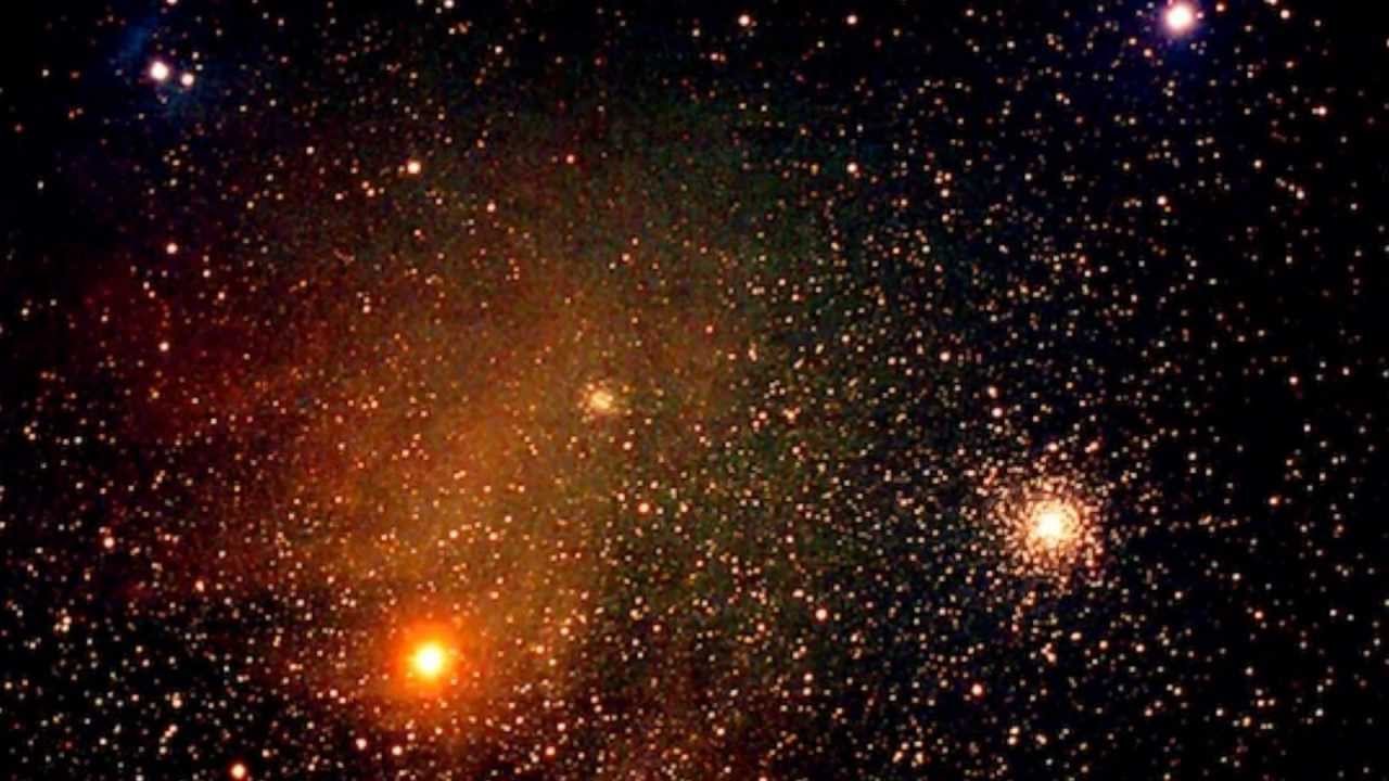 Красные звезды холодные. Антарес цвет звезды. Звезда Антарес фото. Разные звезды. Звездные скопления.
