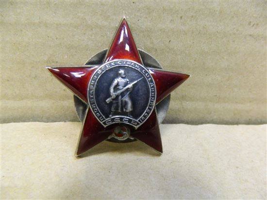 Красная звезда на черном фоне