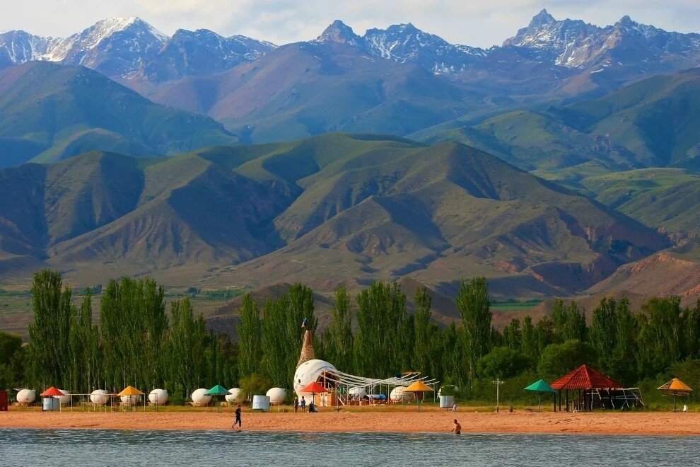 Бишкек озеро Иссык-Куль. Чолпон Ата Киргизия. Юрточный городок Иссык Куль. Киргизия Иссык-Куль Чолпан Ата. Киргизия отдых цены 2024
