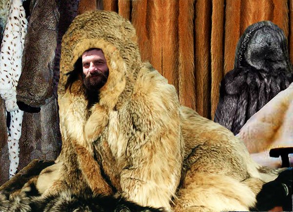 Человек в шубе и ушанке