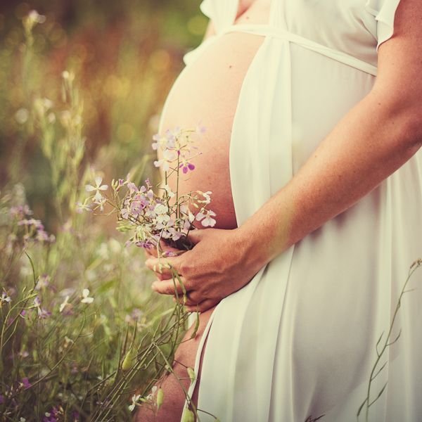 Беременная на море