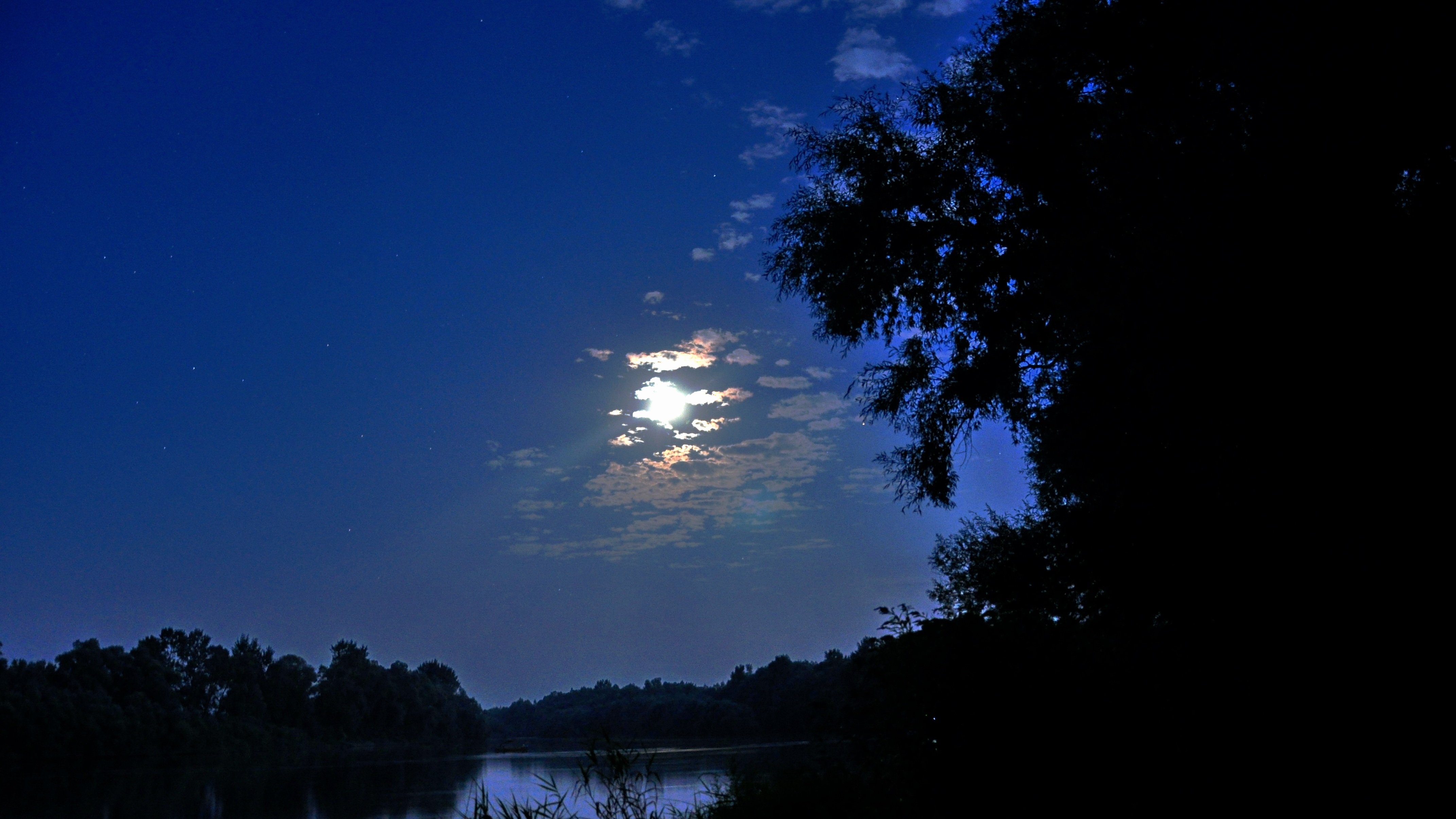 Лето ночь небо. Летняя ночь. Лето ночь Луна река. Ночное небо летом. Ночь Луна река.