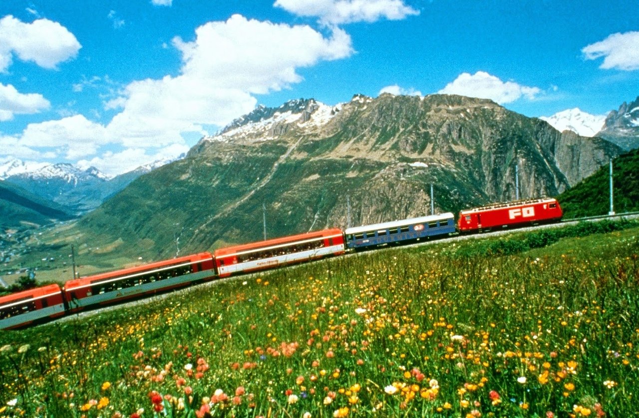 Крас ж д. Поезд в горах. Красивый поезд. Поезд природа. Пейзаж с поездом.