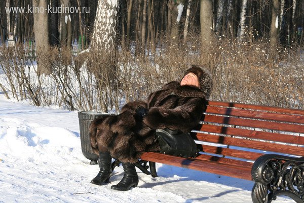 Три женщины в норковых шубах