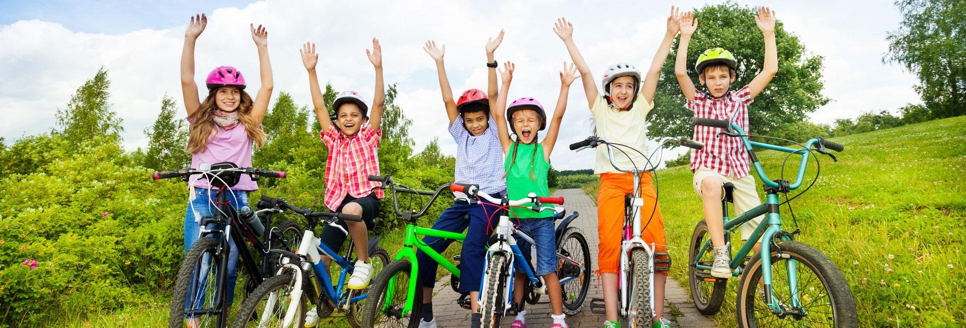 Учимся на летних каникулах. Подросток на велосипеде. Дети с велосипедом. Лето дети велосипед.