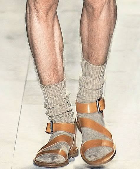 Босоножки с носками мужчины