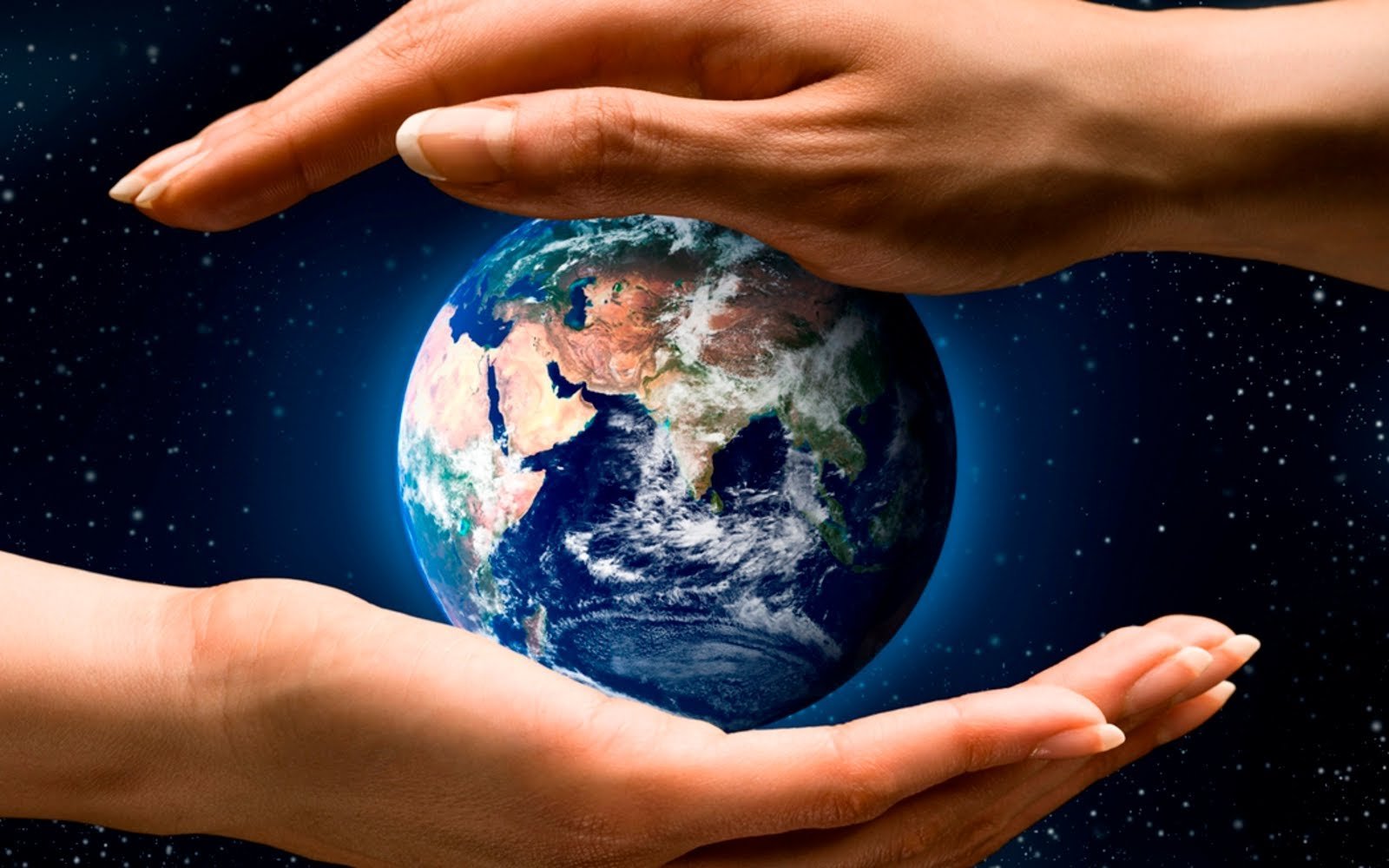 Как земля помогает людям. Земля в руках. Планета в руках. Земля и человечество. Мир в руке.