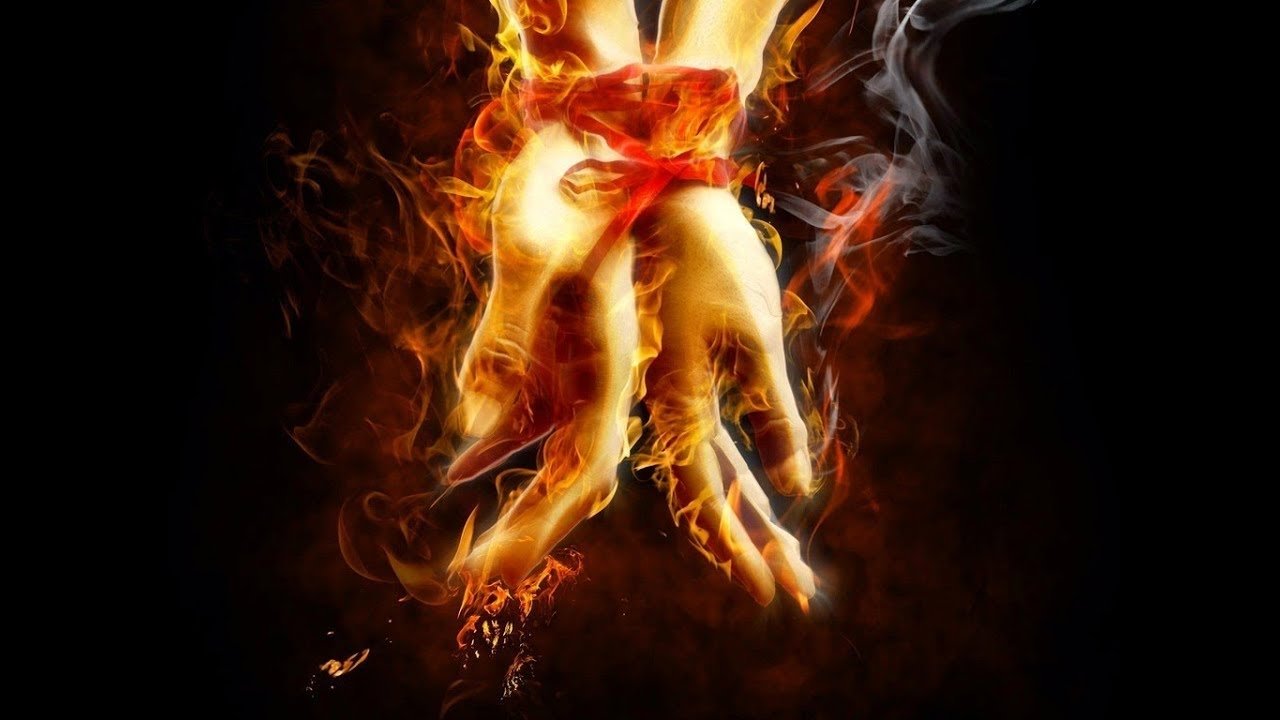 Привязка на крови. Огонь в руке. Две стихии. Пламенная страсть. Мужчина и женщина в огне.