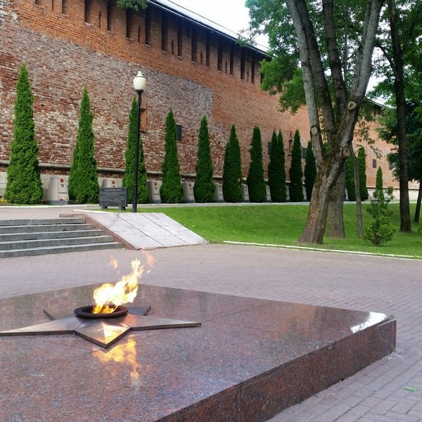 Смоленск улица Октябрьской революции вечный огонь