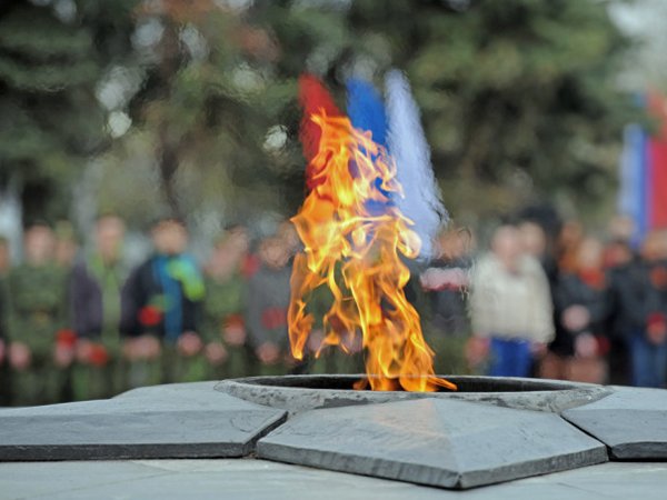 Площадь Победы вечный огонь Тюмень