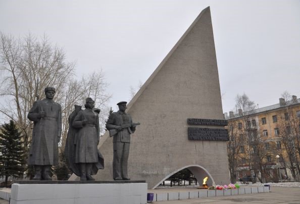 Монумент Победы в войне 1941 1945 и вечный огонь Архангельск