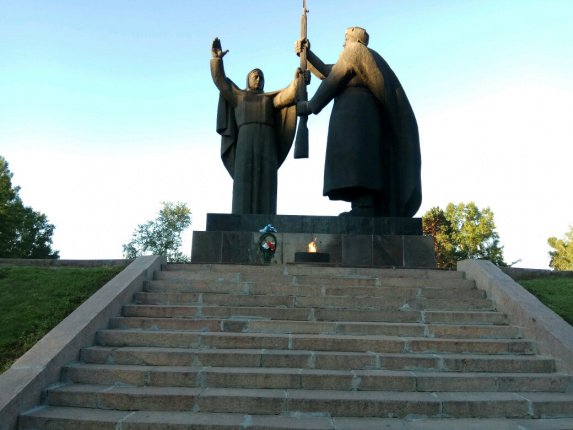 Монумент славы в Лагерном саду