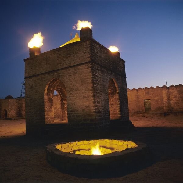 Азербайджан храм огнепоклонников Сураханы