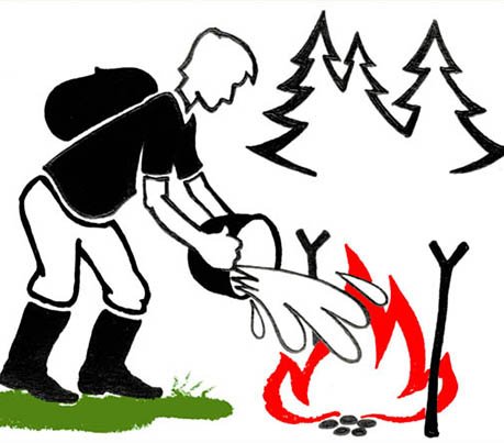 Тушение костра в лесу