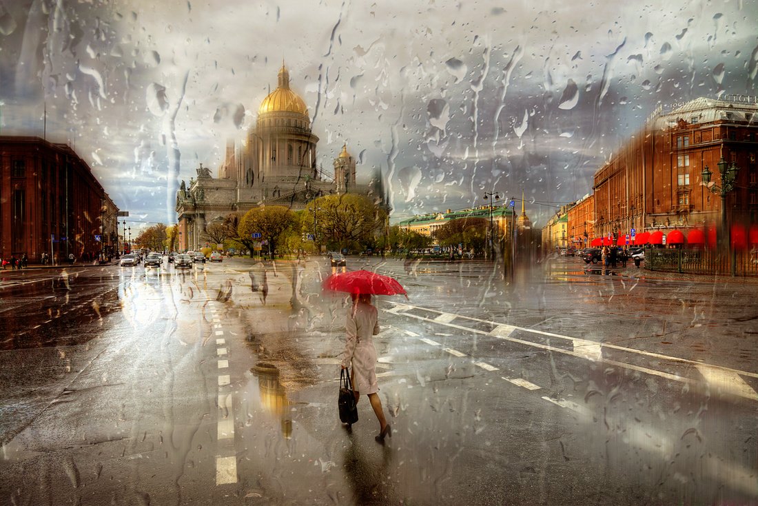 В Петербурге дождь: атмосферные фото Северной столицы