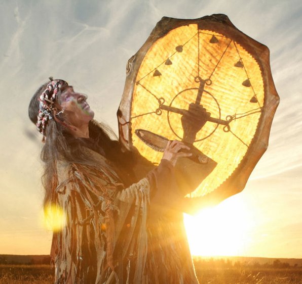 Шаманский бубен на природе