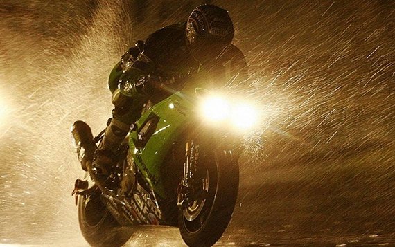 Мотоциклист в дождь