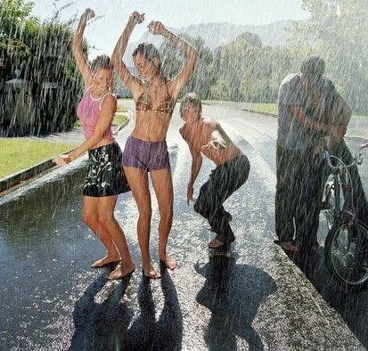 Веселиться под дождем