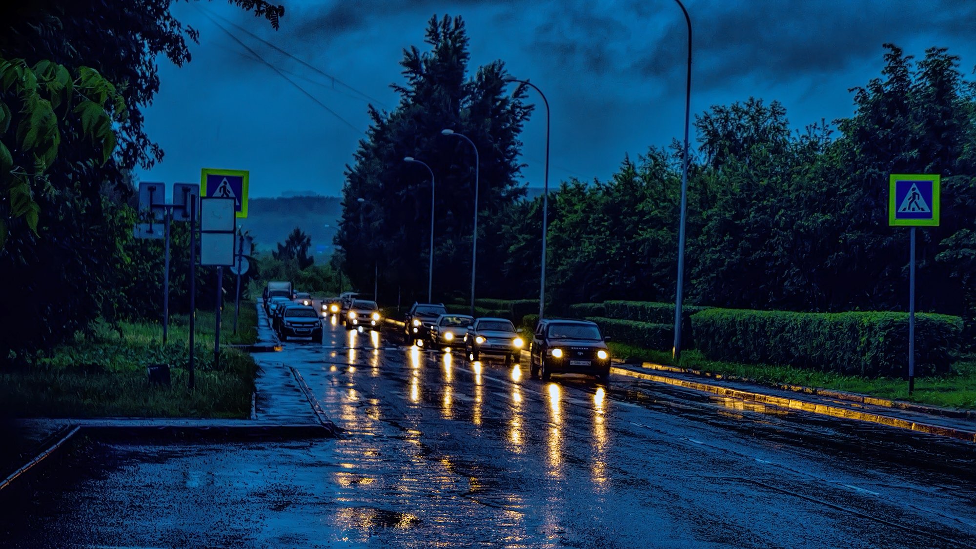 Погода вечером на улице. Дождливая дорога в городе. "Дождливый вечер". Дорога дождь город. Дорога ночь дождь.