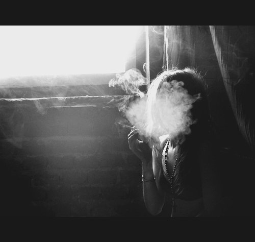 Блондинка в дыму