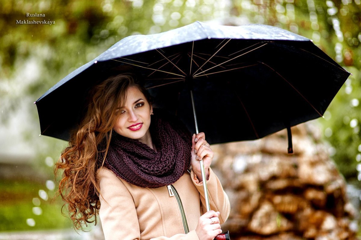 Парк красивая девушка. Женщина с зонтом. Фотосессия с зонтиком. Девушка с зонтиком. Девушка с зонтиком под дождем.