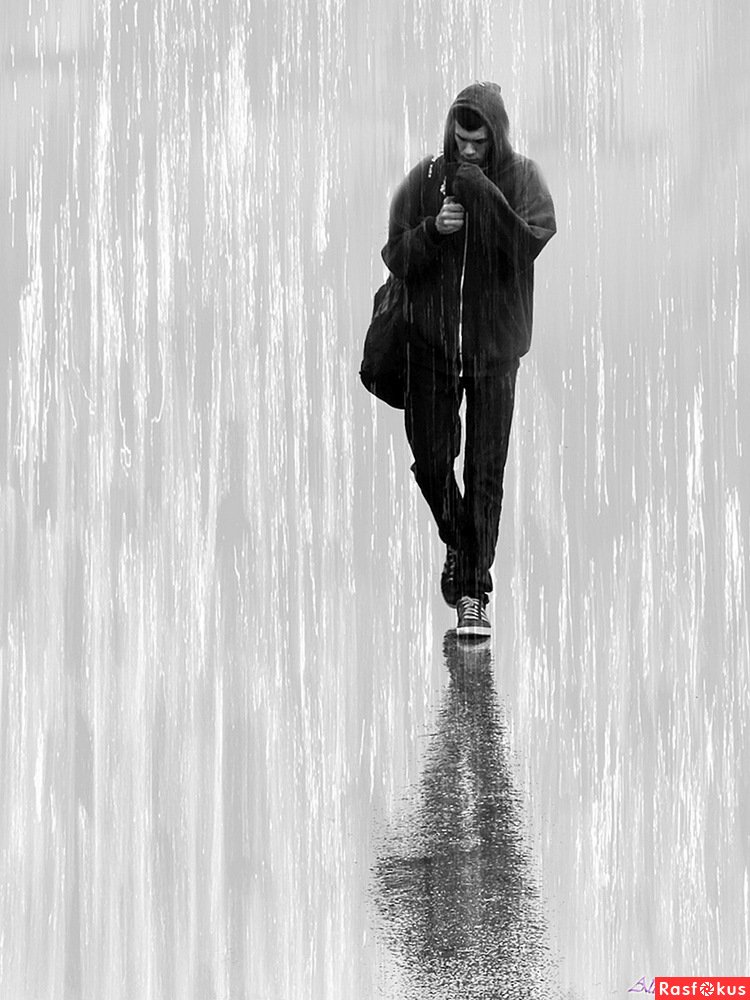 Картинка уходим красиво. Человек под дождем. Мужчина под дождем. Человек идет под дождем. Дождь одиночество.