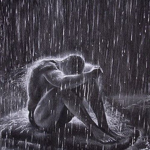 Человек сидит под дождем