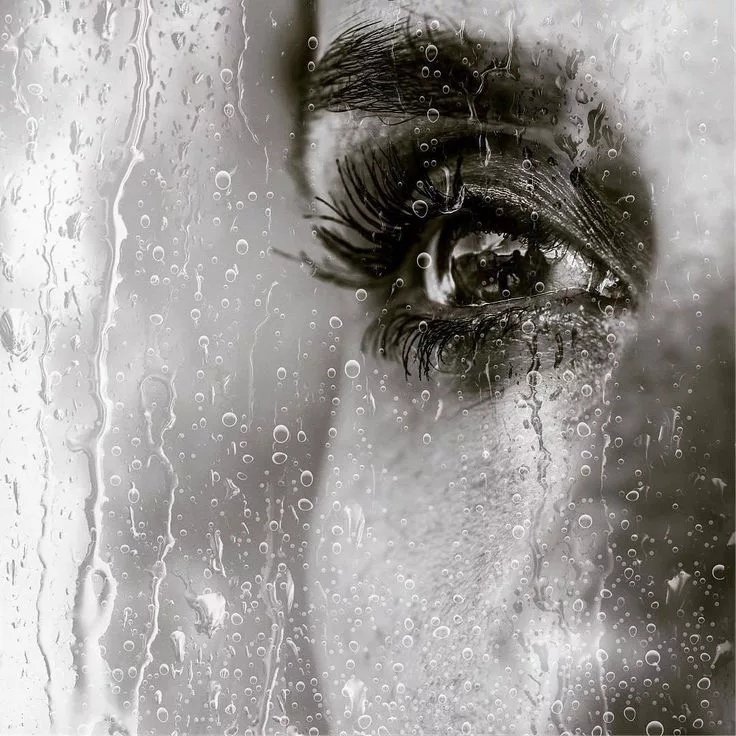 Жуков капают слезы. Слёзы в Дожде. Слезы на стекле. Грусть слезы. Дождь плачет.