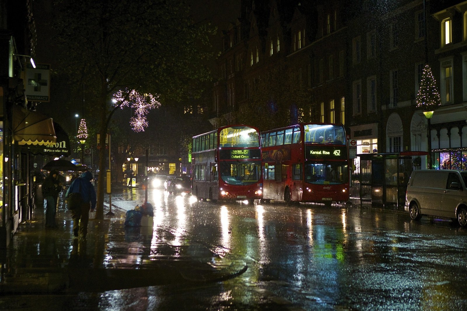 Дождь в лондоне. Дождливый город. Дождь в городе. Улицы Лондона ночью. Вечерний город.