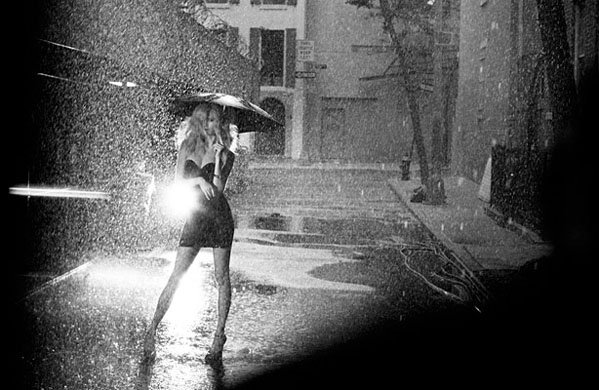 Блондинка и дождь