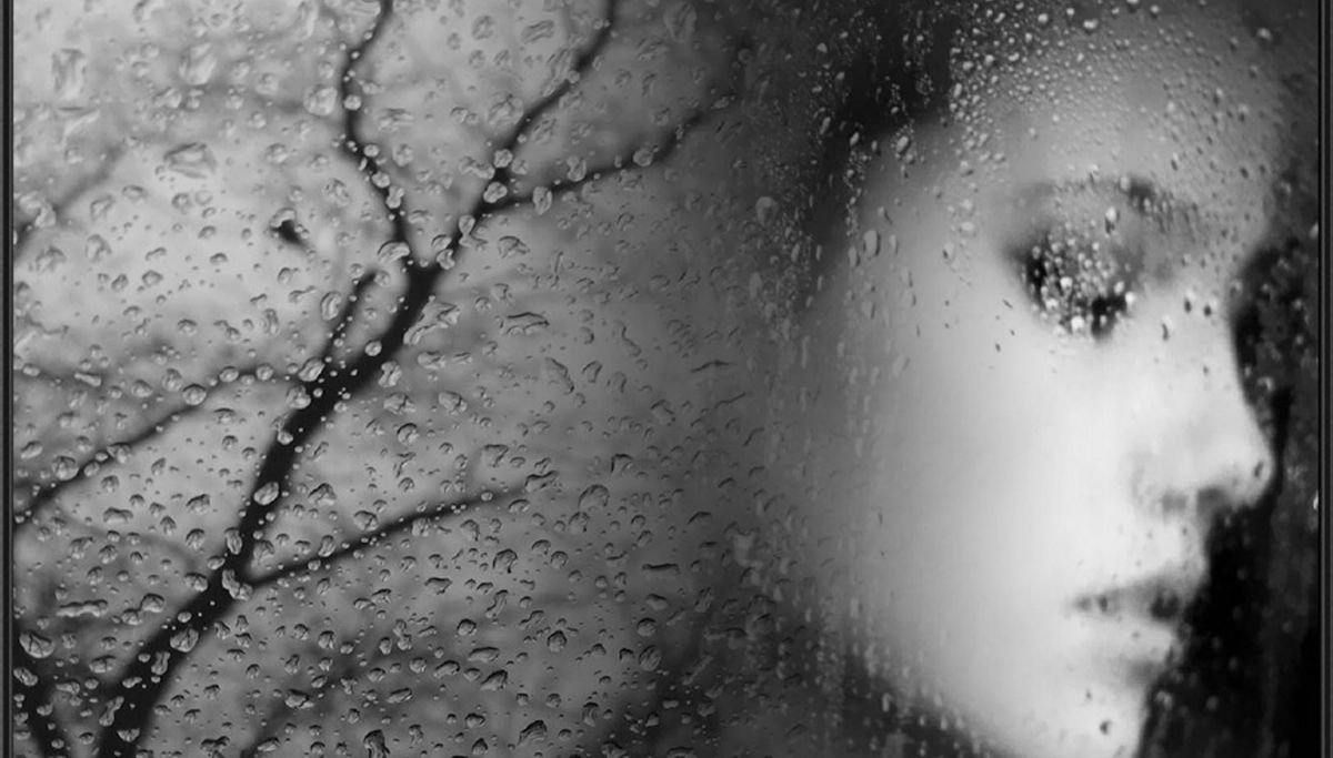 Она душе дожди. Девушка слезы дождь. Девушка дождь грусть. Дождь одиночество. Дождь тоска.