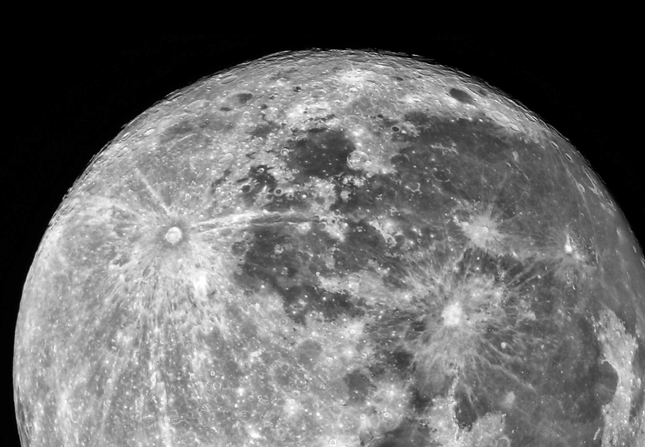 Луна ближайший спутник. Обратная сторона Луны фото со спутника. Снимки обратной стороны Луны. Снимок Луны со спутника. Спутник на обратной стороне Луны.