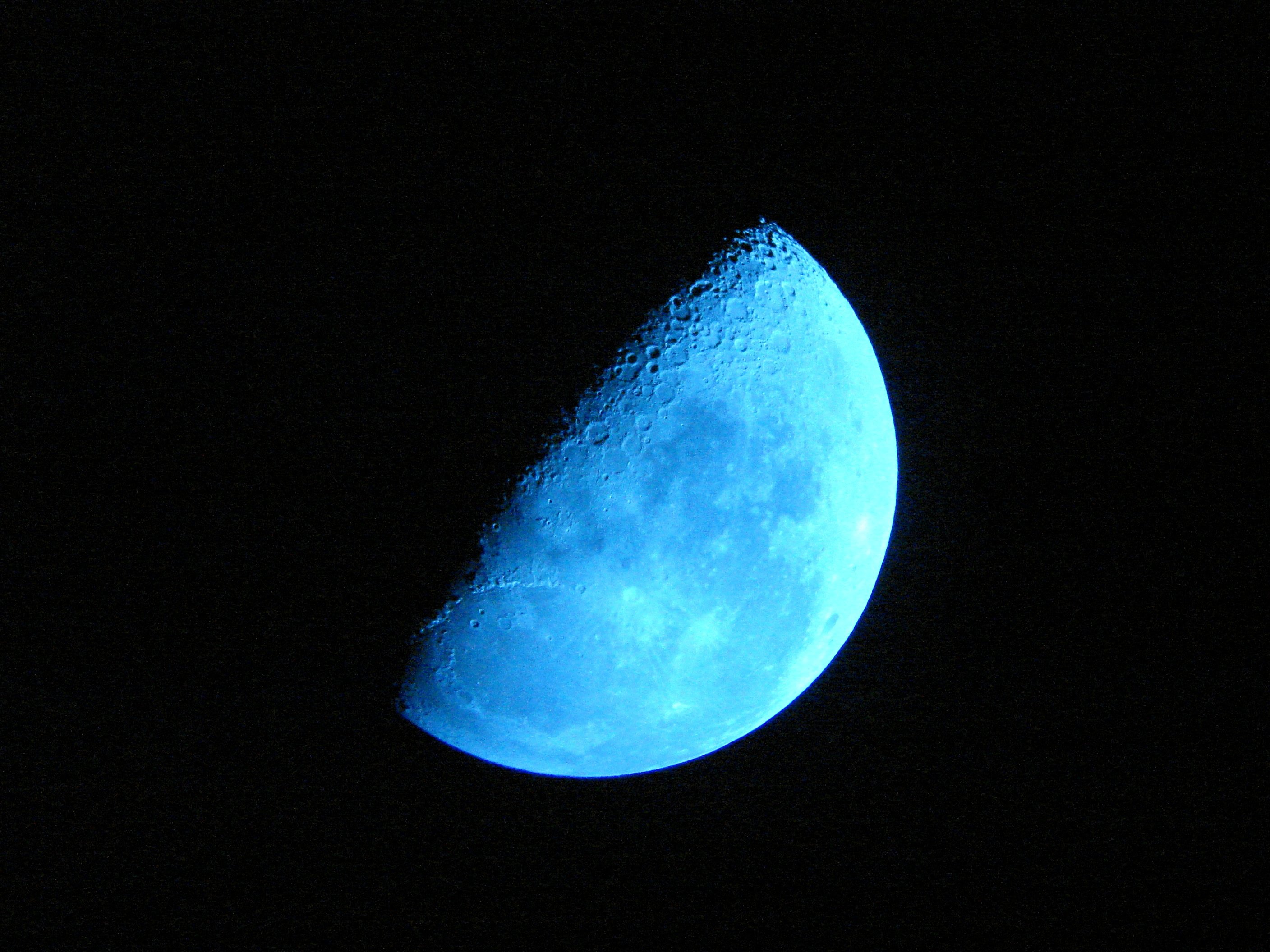 Мун голубое. Голубая Луна астрономическое явление 2020. Синяя Луна. Голубая Луна затмение. Свечение Луны.
