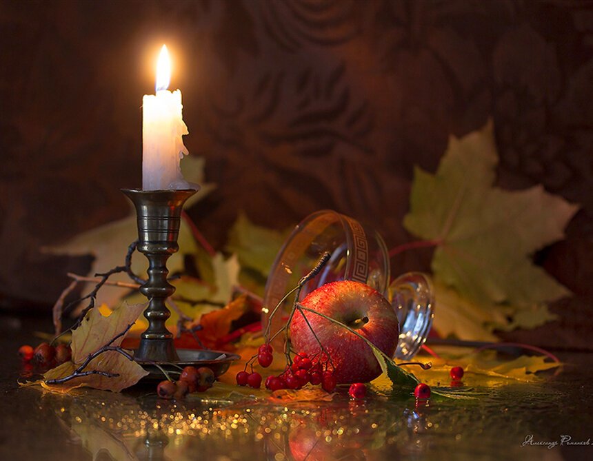 Песня на столе коньяк и свечи догорают. Осенний вечер. Натюрморт со свечой. Осень свечи. Осень вечер.