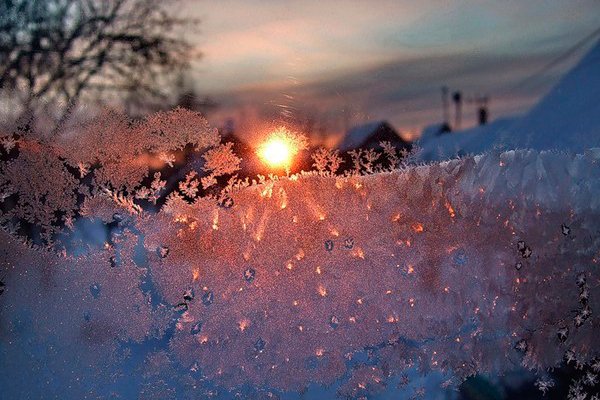 Лучи солнца на снегу