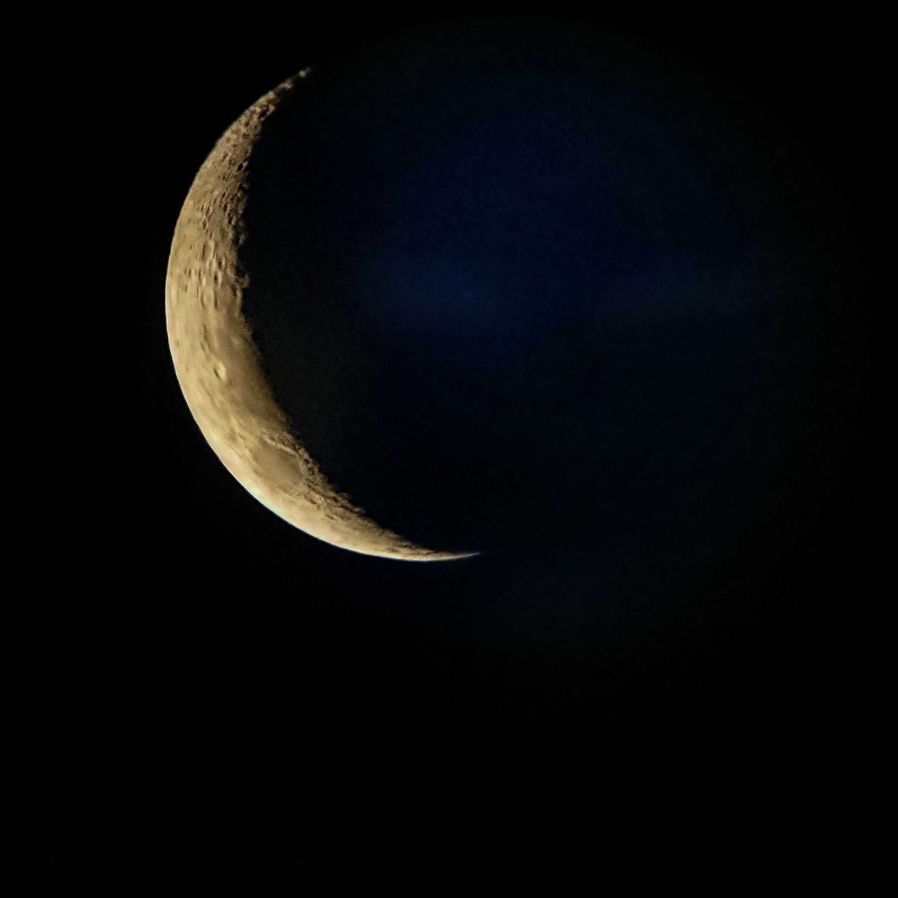 Молодая луна в марте. Месяц фото. Новолуние. Луна месяц. Серп Луны.