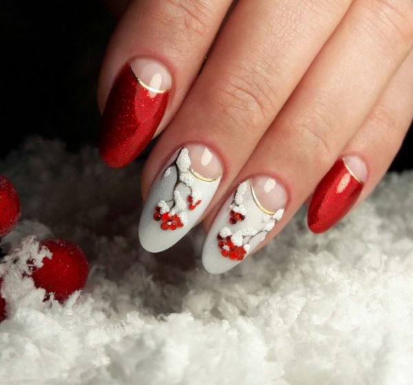 Красный маникюр с рябиной