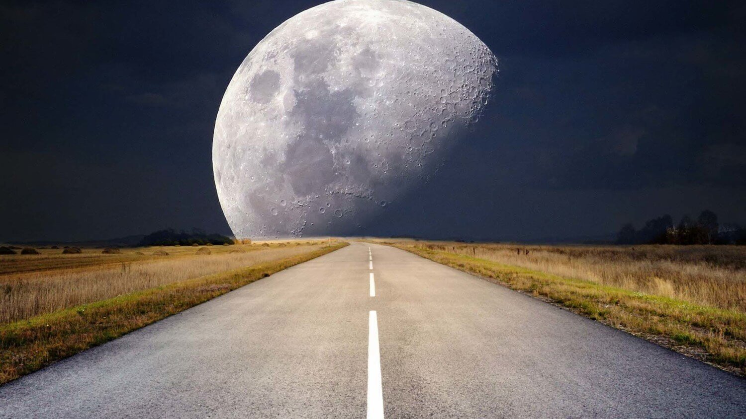 Дорога на луну песня. Луна. Полнолуние. Дорога к Луне. Суперлуние в Крыму.