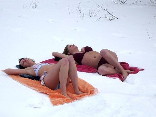 Загорать на снегу